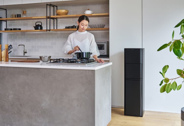 キッチンにあるAURAブラックのイメージ画像